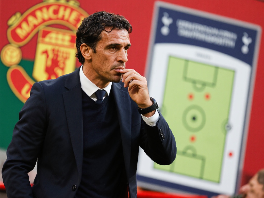 热刺对阵曼联:难兄难弟的对决,阿莫林能否抓住机会? 自从阿莫林接手曼联以来,球迷们对这位葡萄