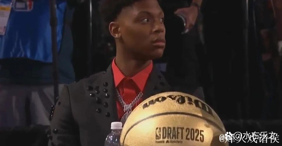 埃斯-贝利手感平平,砍下7分2篮板3助攻 埃斯-贝利手感平平,砍下7分2篮板3助攻